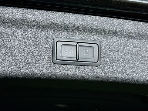 Used 2024 Audi Q3 2.0T Premium w/ Convenience Package image 28