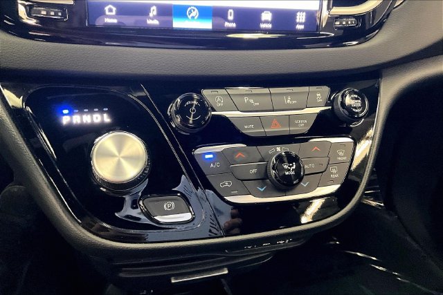 Used 2025 Chrysler Pacifica Select FWD image 29