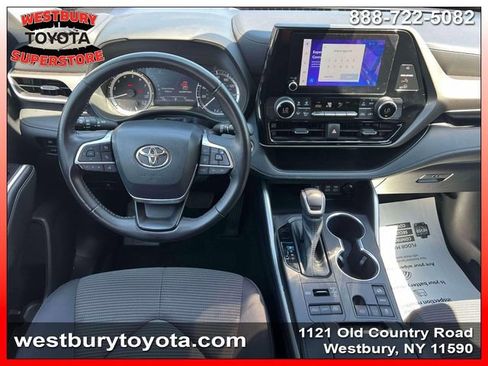 Used 2023 Toyota Highlander LE AWD/4WD image 16