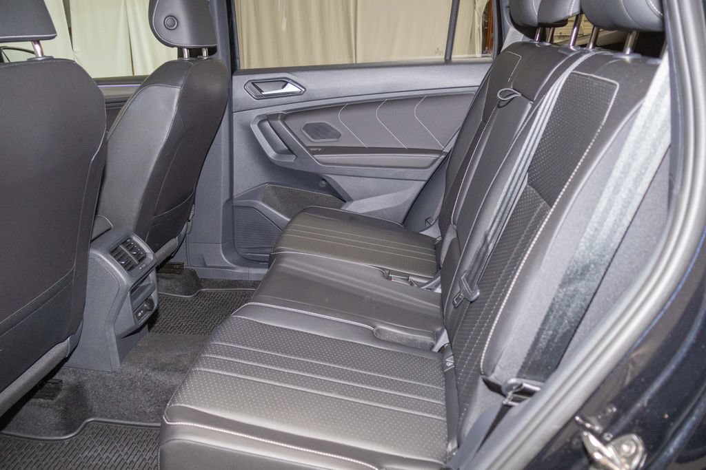 Used 2023 Volkswagen Tiguan SE R-Line AWD/4WD image 12