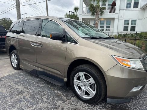 Used 2013 Honda Odyssey Touring Elite image 2