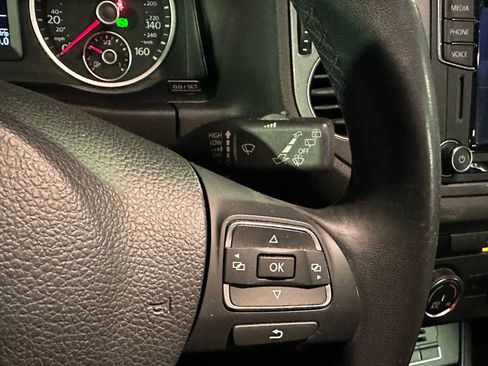 Used 2017 Volkswagen Tiguan S image 33