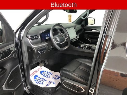 Used 2024 Jeep Wagoneer L Series II w/ Flexible Seating Group AWD/4WD image 8