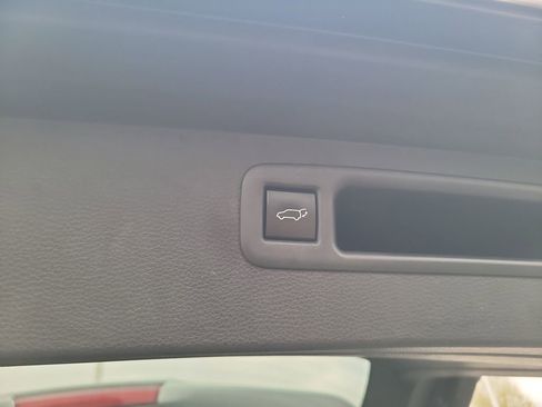 Used 2023 Toyota Highlander LE image 26