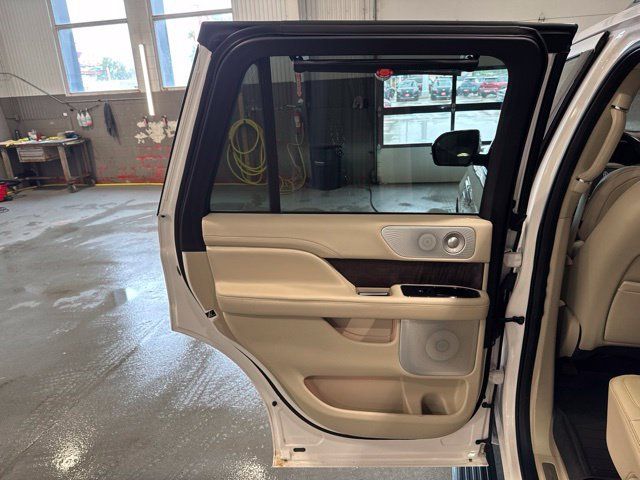Used 2019 Lincoln Navigator Reserve w/ Cargo Package AWD/4WD image 11