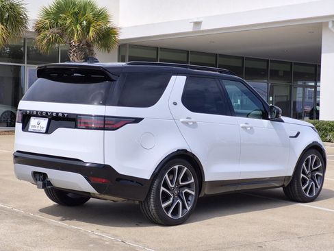 Used 2024 Land Rover Discovery Metropolitan Edition AWD/4WD image 4