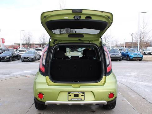 Used 2017 Kia Soul + image 9