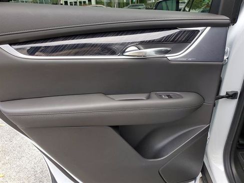 Certified 2025 Cadillac XT6 Premium Luxury FWD image 16