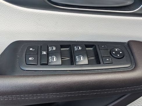 Used 2018 Chrysler Pacifica Touring-L Plus FWD image 15