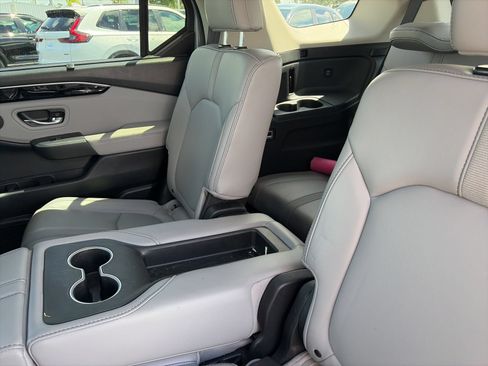 Certified 2025 Honda Pilot EX-L image 9