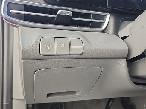 Used 2024 Hyundai Elantra SEL image 18