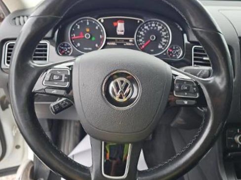 Used 2016 Volkswagen Touareg Sport AWD/4WD image 10