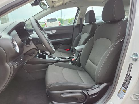 Used 2023 Kia Forte LXS FWD image 3