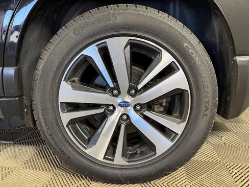 Used 2018 Subaru Outback 3.6R Limited AWD/4WD image 25
