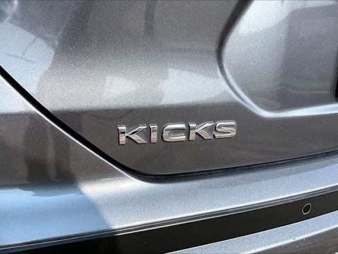 Used 2021 Nissan Kicks SV FWD image 29