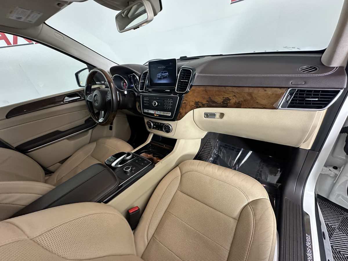 Used 2019 Mercedes-Benz GLS 550 4MATIC w/ Driver Assistance Package image 23