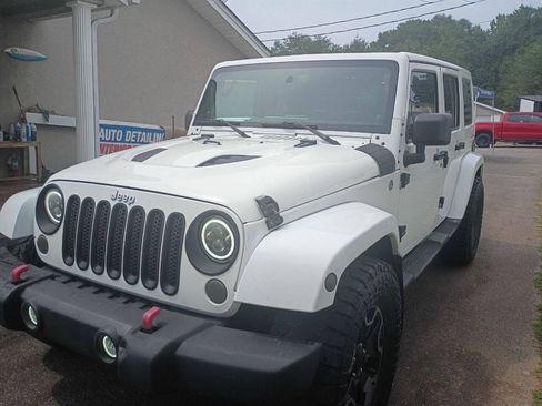 Used 2014 Jeep Wrangler Unlimited Sahara w/ Max Tow Package AWD/4WD image 2