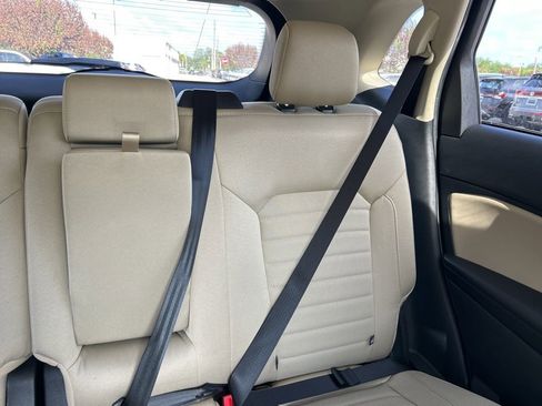 Used 2020 Ford Edge SE FWD image 14