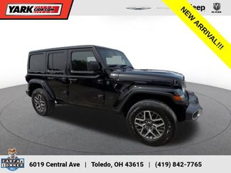 Used 2025 Jeep Wrangler Unlimited Sahara AWD/4WD video 1