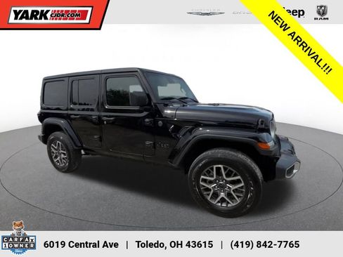 Used 2025 Jeep Wrangler Unlimited Sahara AWD/4WD image 1