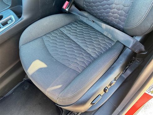 Used 2020 Chevrolet Equinox LT image 18