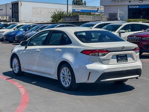 Used 2021 Toyota Corolla LE w/ LE Convenience Package FWD image 3
