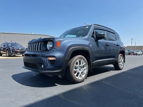 Used 2022 Jeep Renegade Latitude w/ Convenience Group image 3