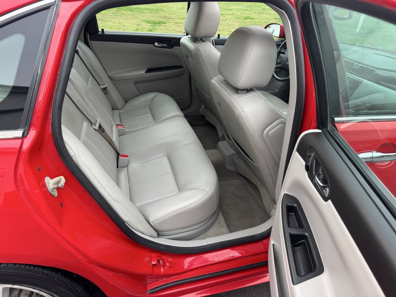 Used 2012 Chevrolet Impala LTZ FWD image 17