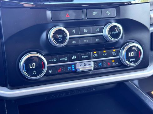 Used 2022 Ford Expedition XLT image 27