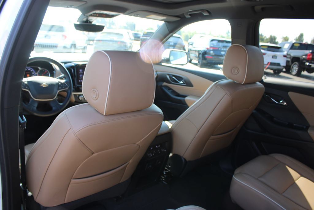 Used 2023 Chevrolet Traverse Premier FWD image 27