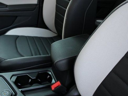 New 2025 Volkswagen Taos SEL AWD/4WD image 18