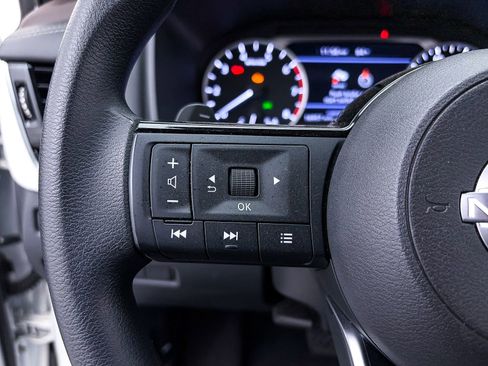 Used 2023 Nissan Rogue SV FWD image 29