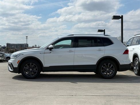 Used 2022 Volkswagen Tiguan SE image 8