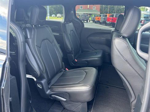 New 2026 Chrysler Pacifica Select image 22