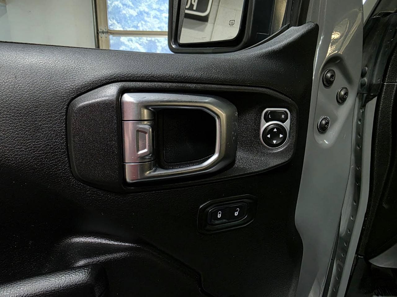Used 2018 Jeep Wrangler Unlimited Sport S AWD/4WD image 18