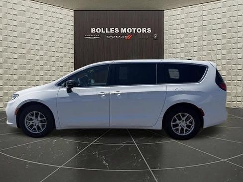 Certified 2025 Chrysler Pacifica Select FWD image 6