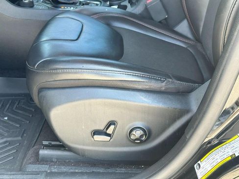 Used 2019 Jeep Cherokee Trailhawk w/ Cold Weather Group AWD/4WD image 17