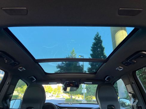 Used 2019 Volvo XC90 T8 R-Design w/ Advanced Package image 12