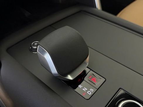 New 2026 Land Rover Discovery Limited Edition AWD/4WD image 21
