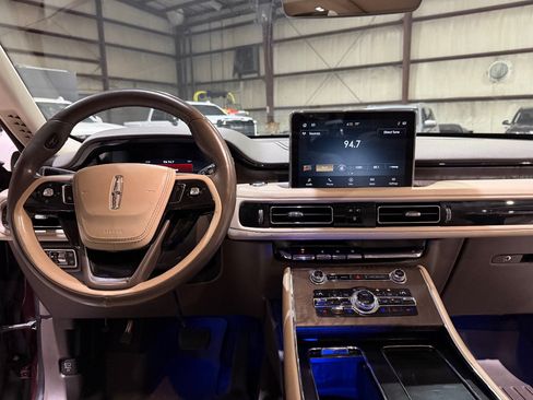 Used 2020 Lincoln Aviator Reserve w/ Equipment Group 201A AWD/4WD image 31