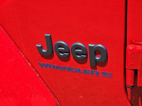 Used 2025 Jeep Wrangler Unlimited Sahara AWD/4WD image 29
