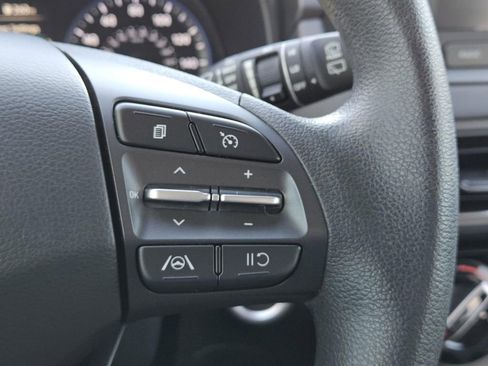 Used 2022 Hyundai Kona SEL image 19