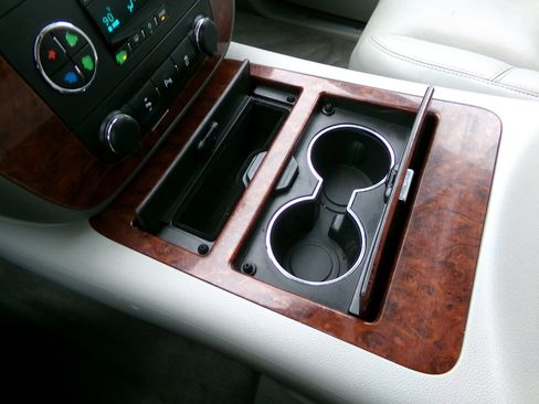 Used 2013 Chevrolet Suburban LTZ image 36