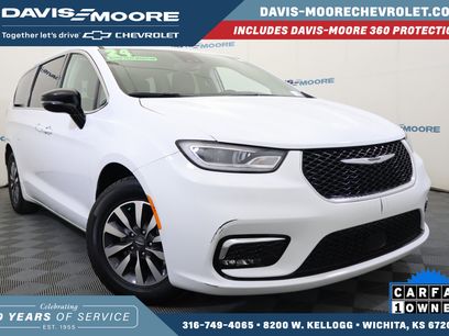 Used 2024 Chrysler Pacifica Select