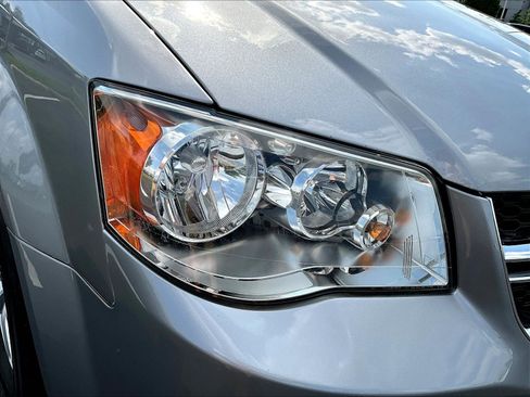 Used 2020 Dodge Grand Caravan SXT FWD image 32