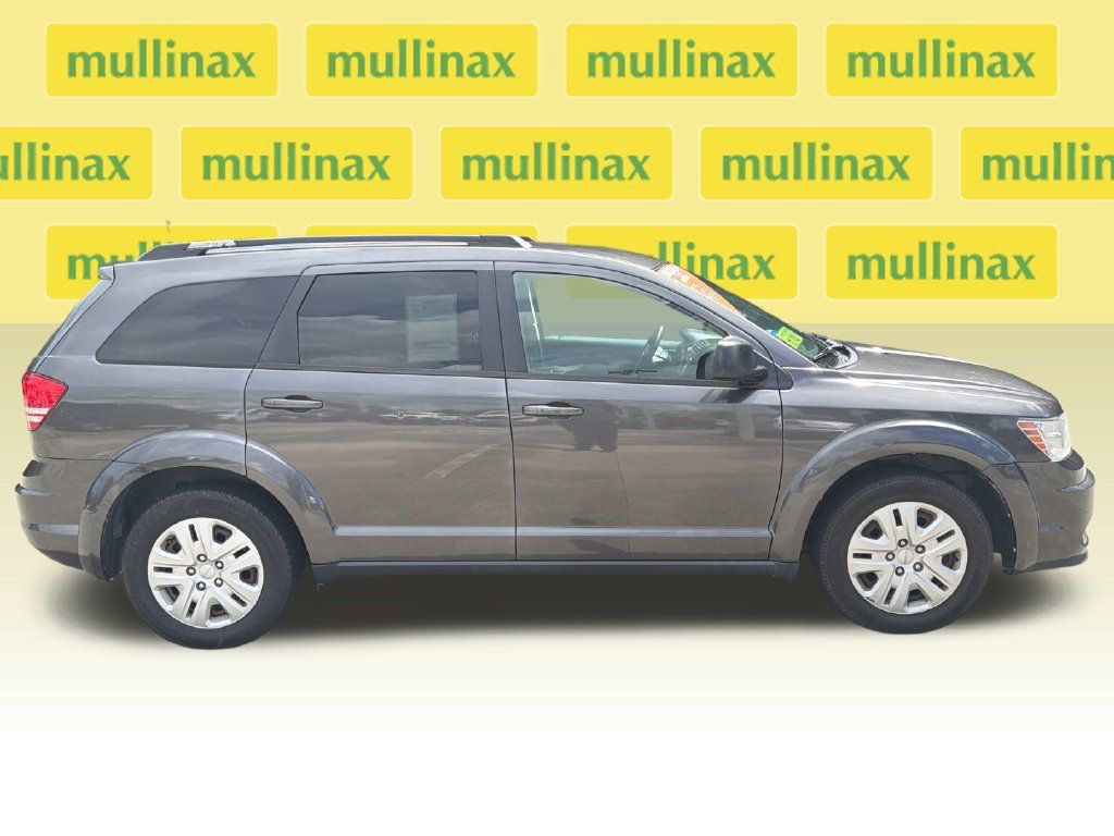 Used 2017 Dodge Journey SE w/ Flexible Seating Group FWD image 2
