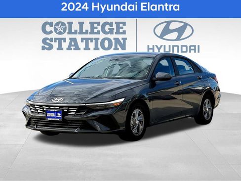 Used 2024 Hyundai Elantra SE image 3