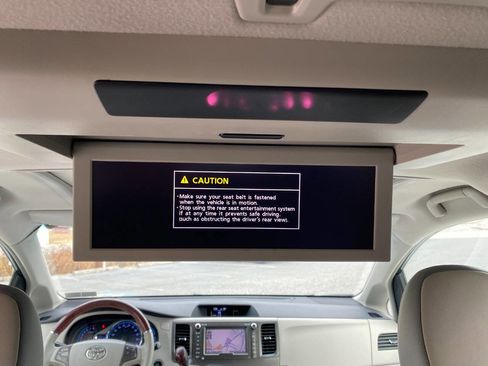 Used 2012 Toyota Sienna Limited w/ Premium Pkg image 26