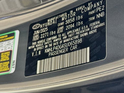 Used 2025 Hyundai Elantra Limited FWD image 34
