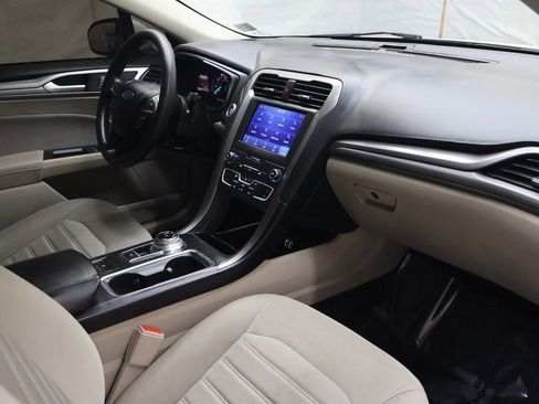 Used 2020 Ford Fusion SE image 10